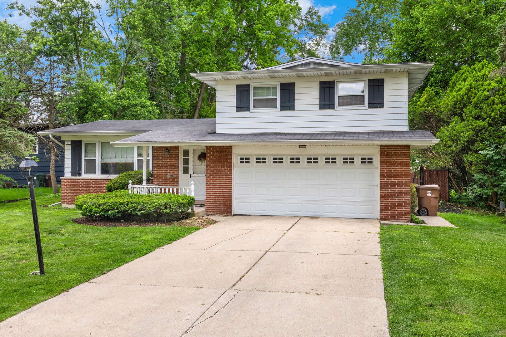 804 Manor Court