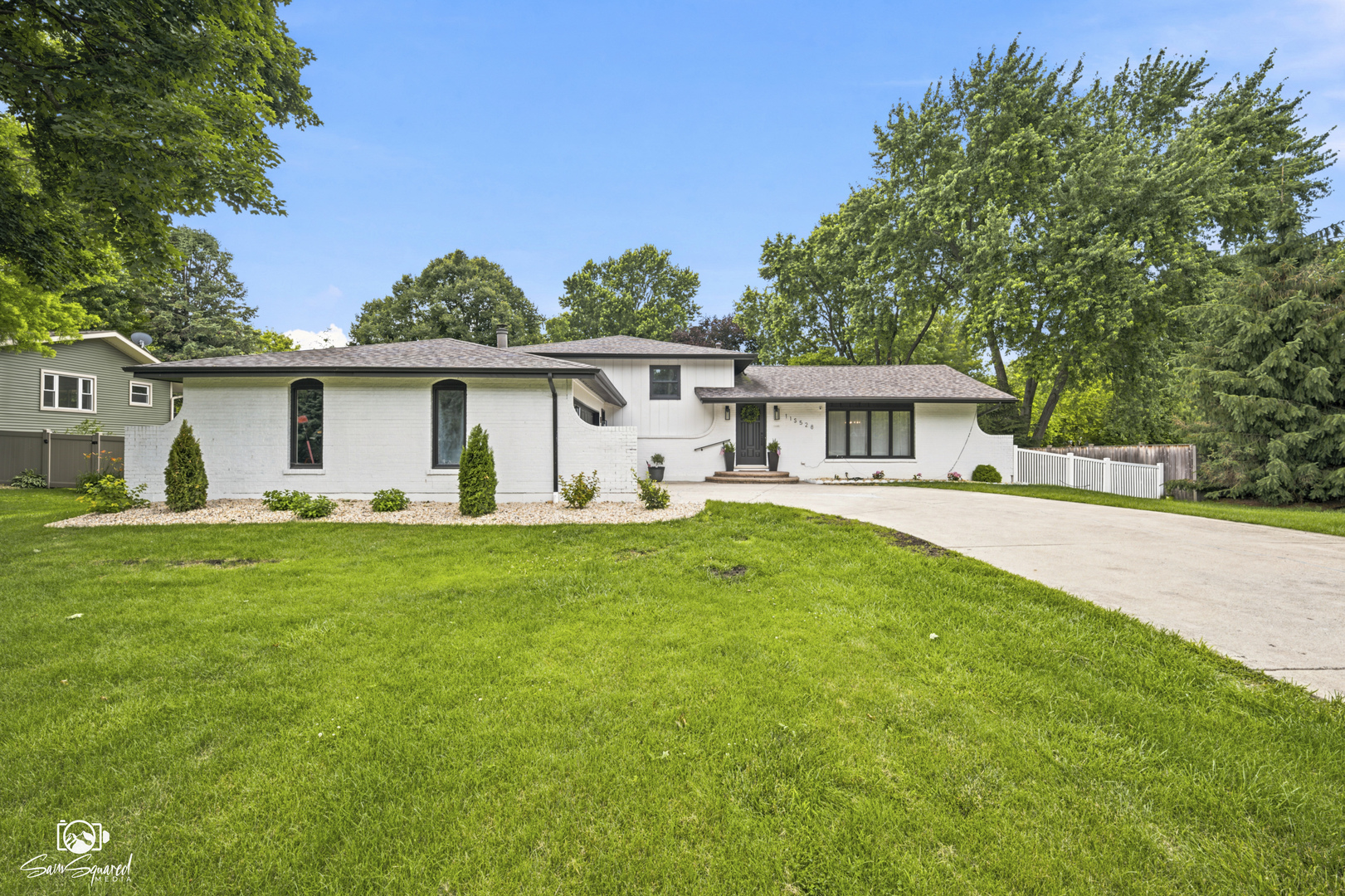 11S528 Book Road