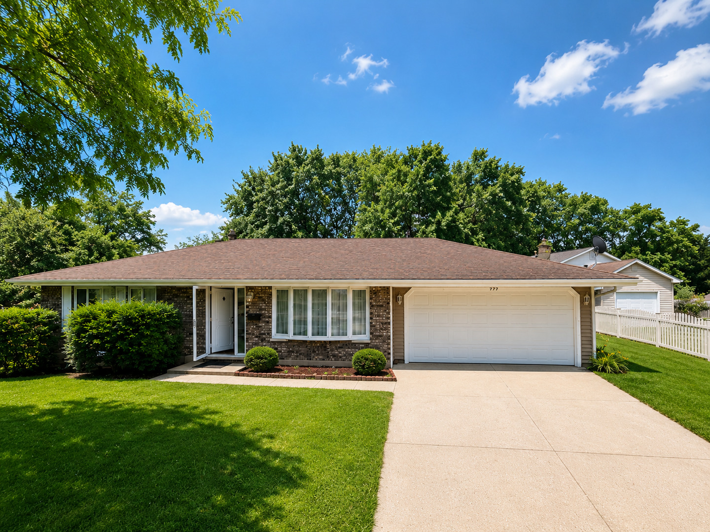 935 CEDARCREST Drive