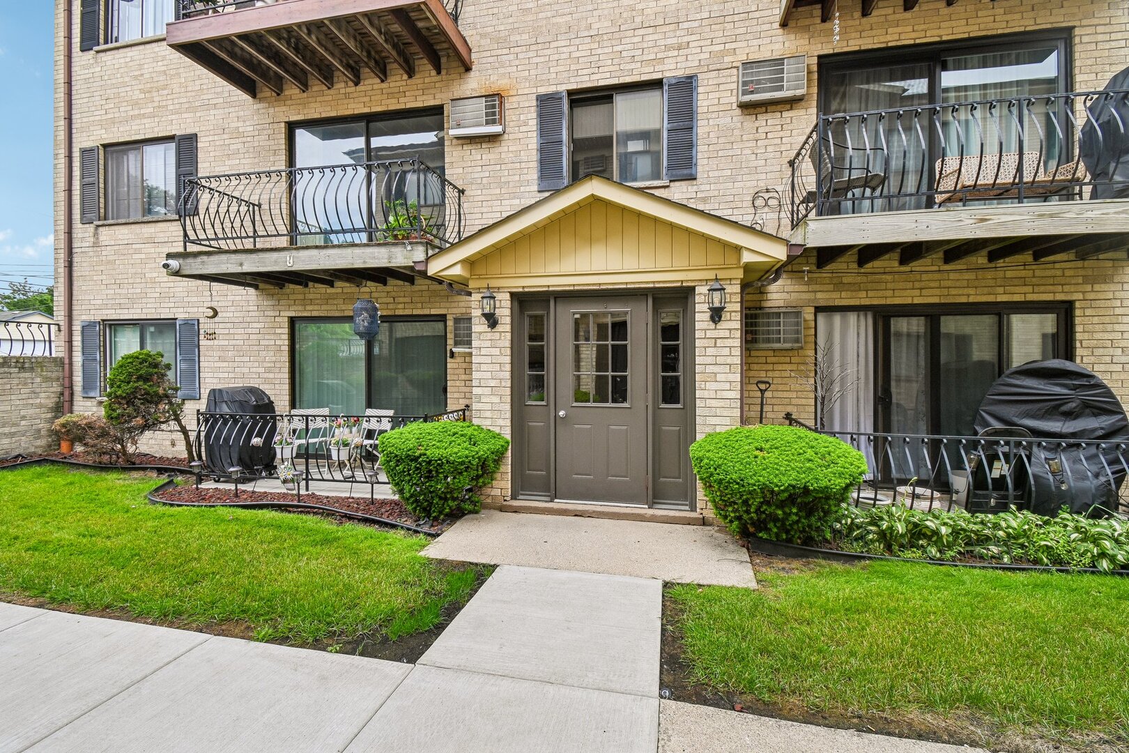 2139 Harlem Avenue