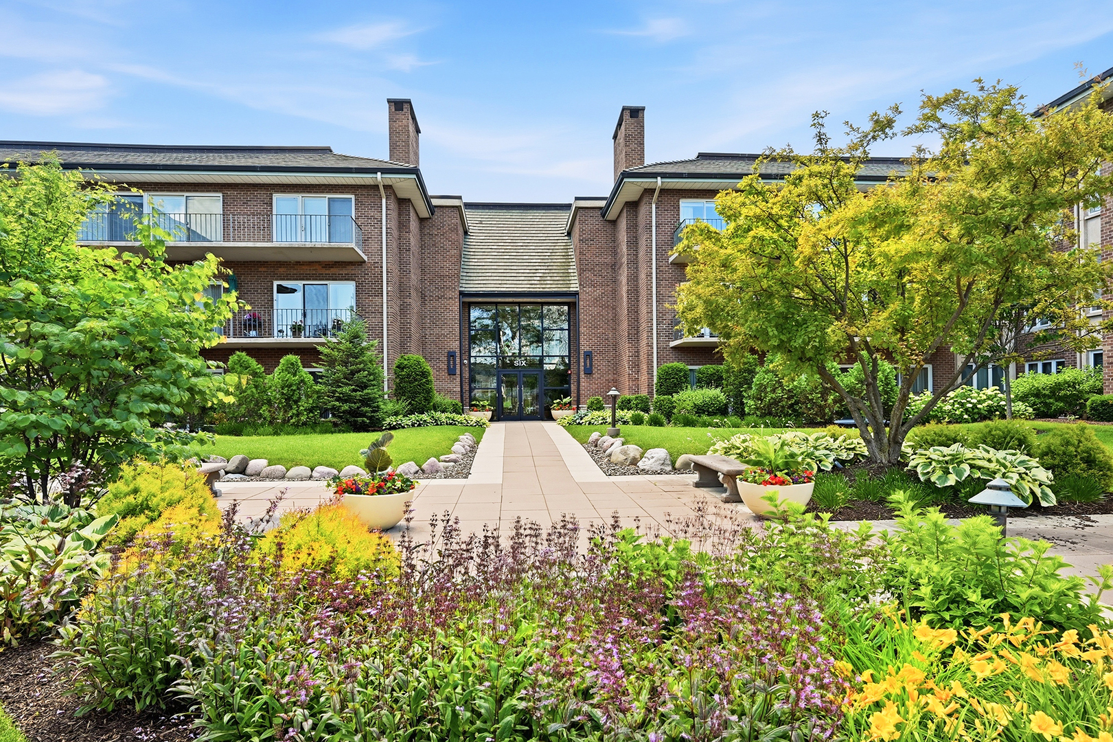 6 Oak Brook Club Drive