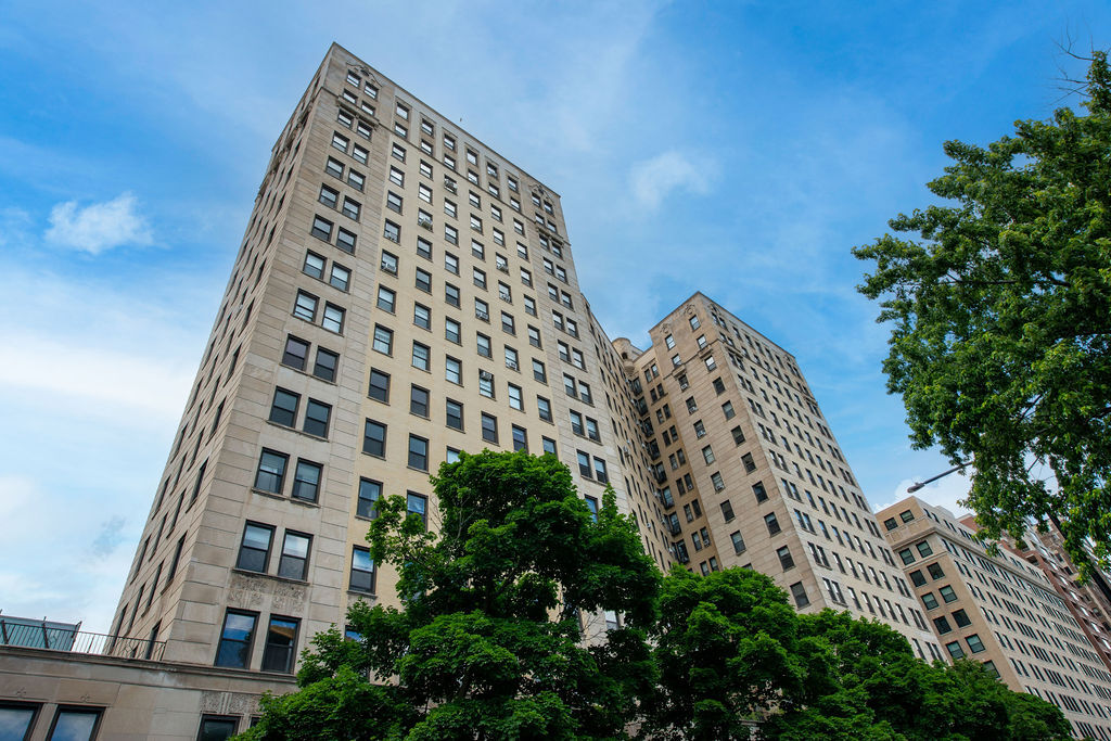 2000 Lincoln Park West