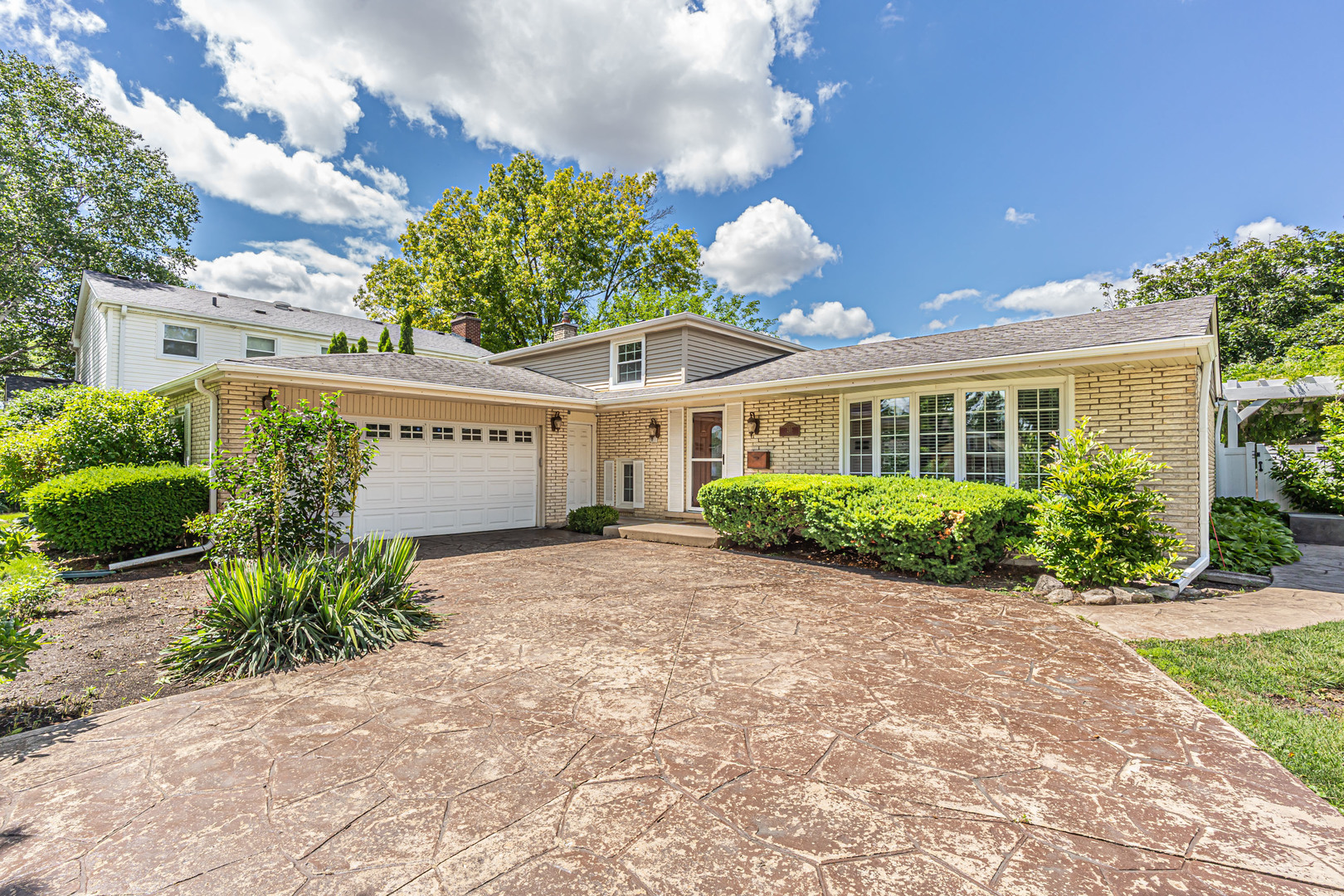 210 Pickwick Road