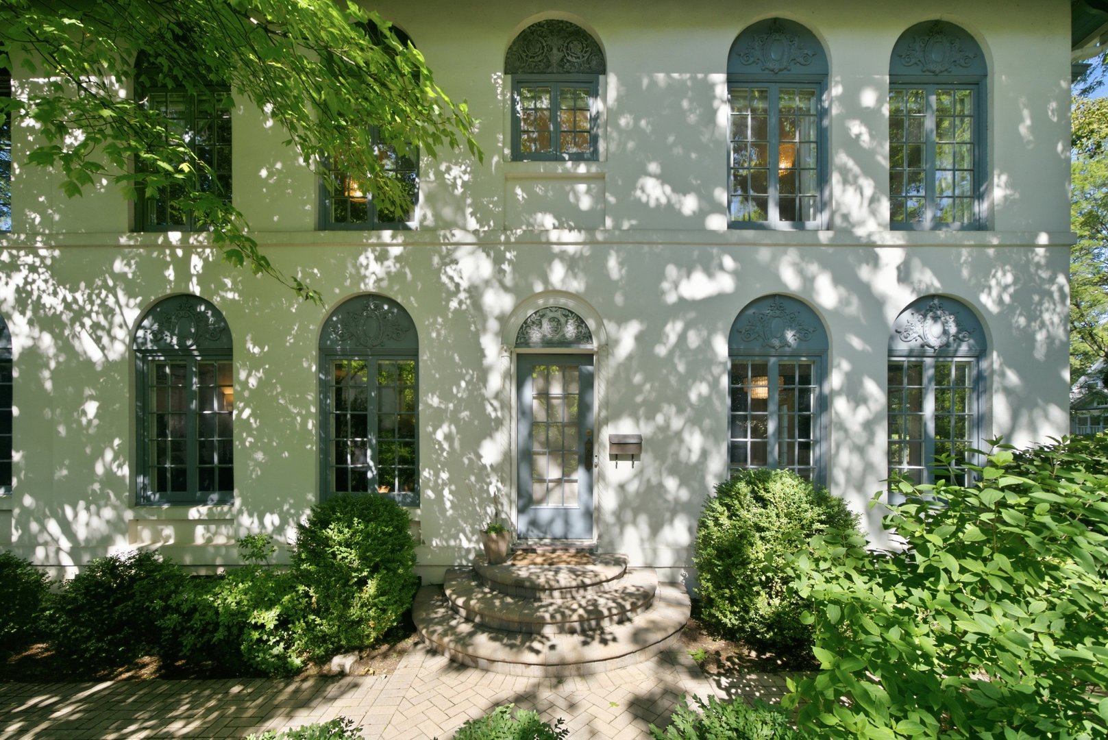 376 Woodlawn Avenue