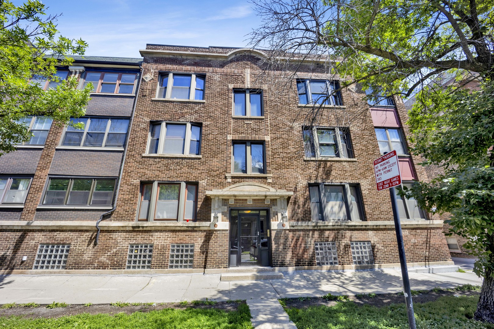 916 Waveland Avenue