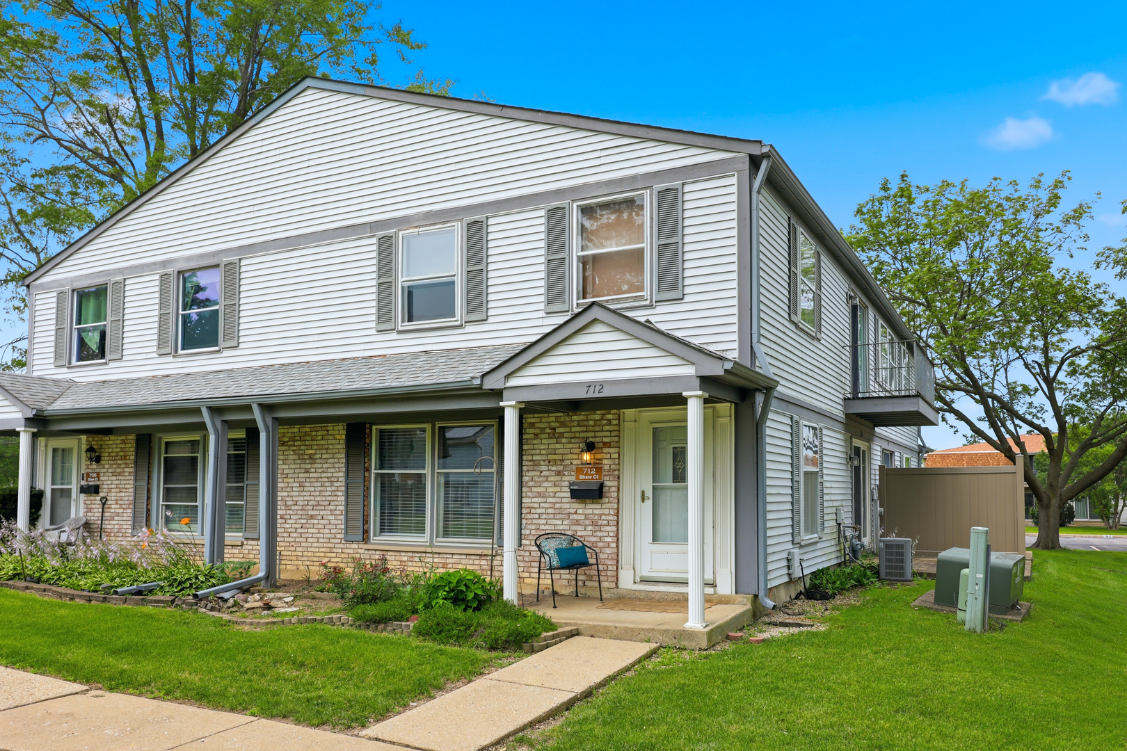 712 SHAW Court