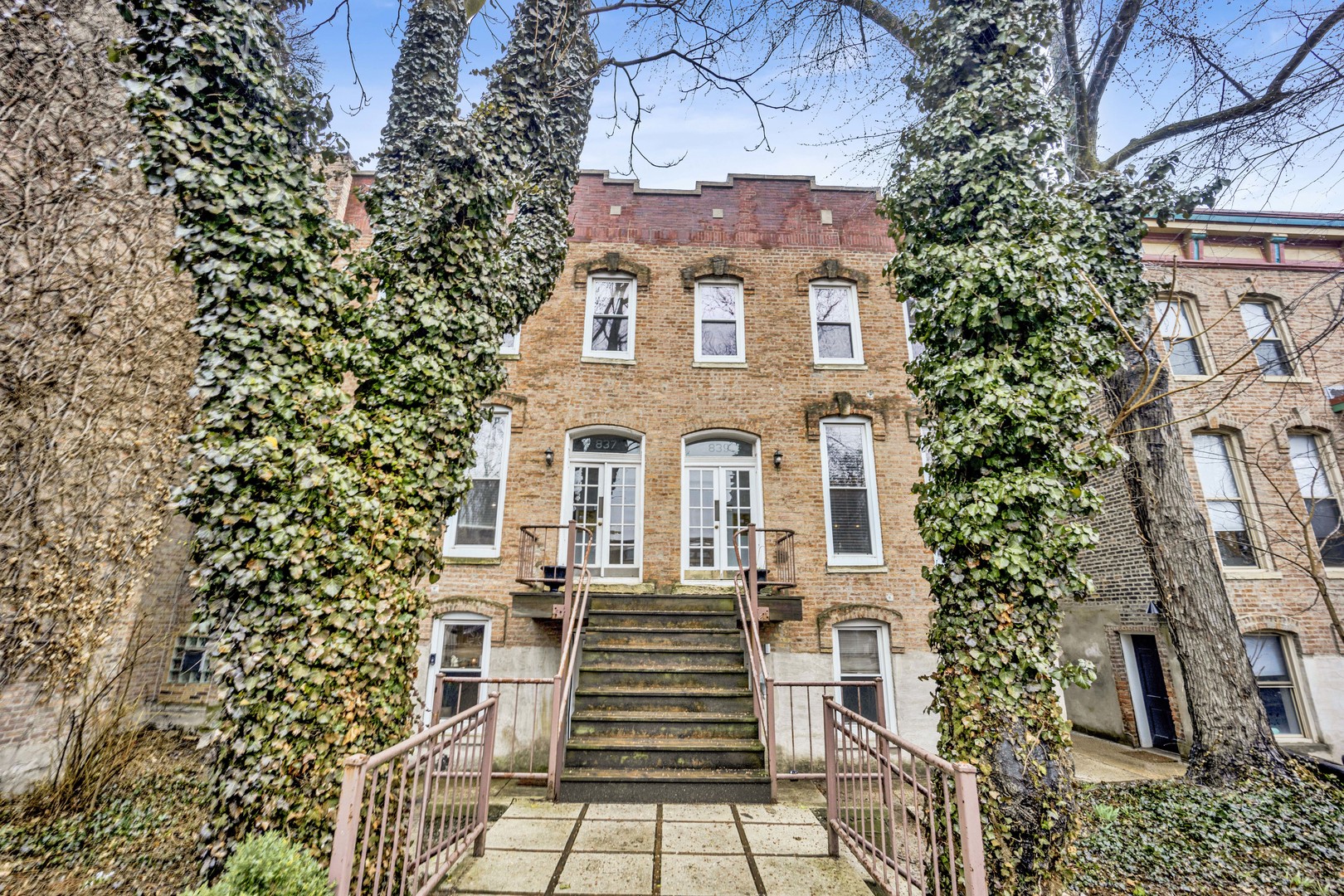 839 Laflin Street