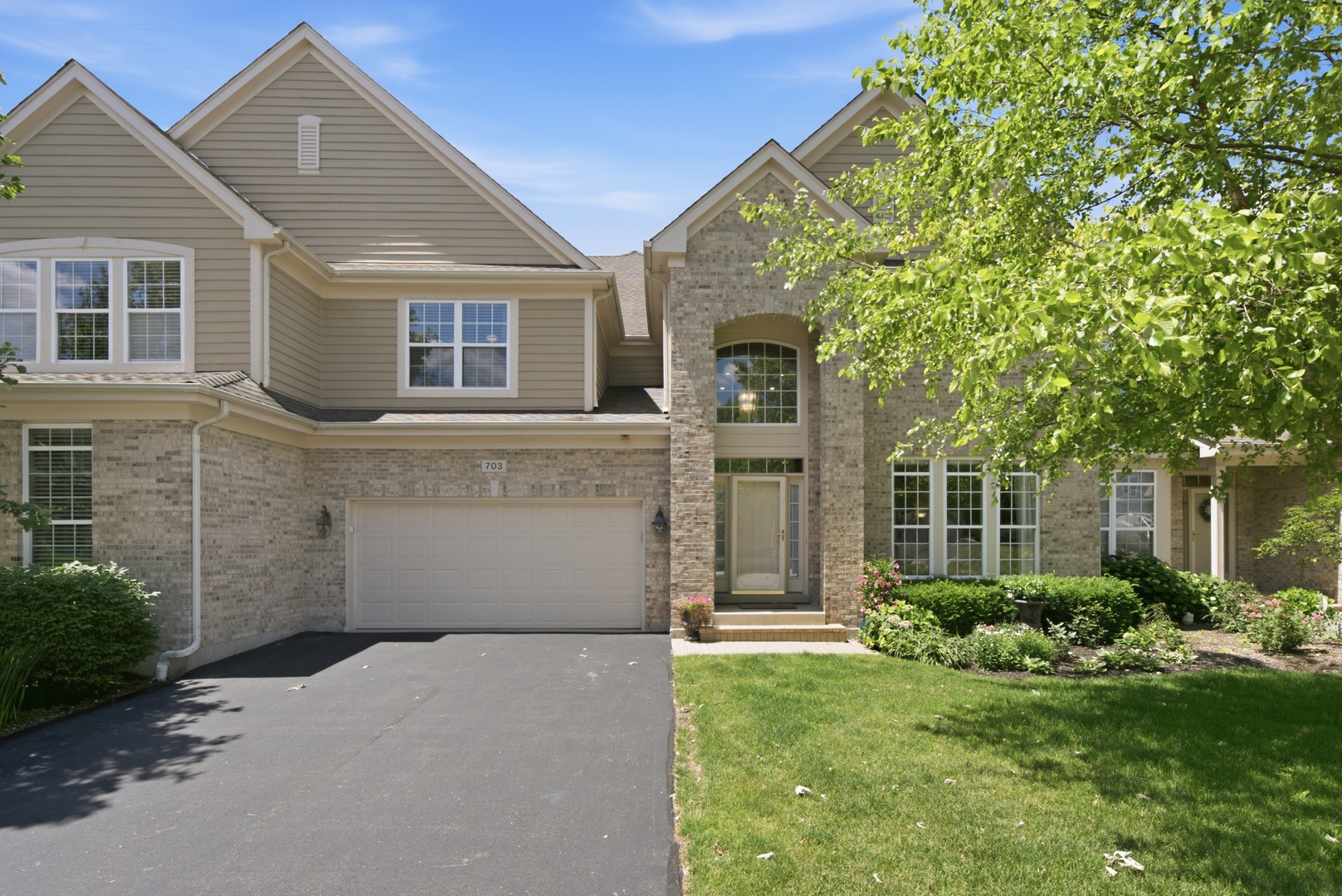 703 FIELDSTONE Court