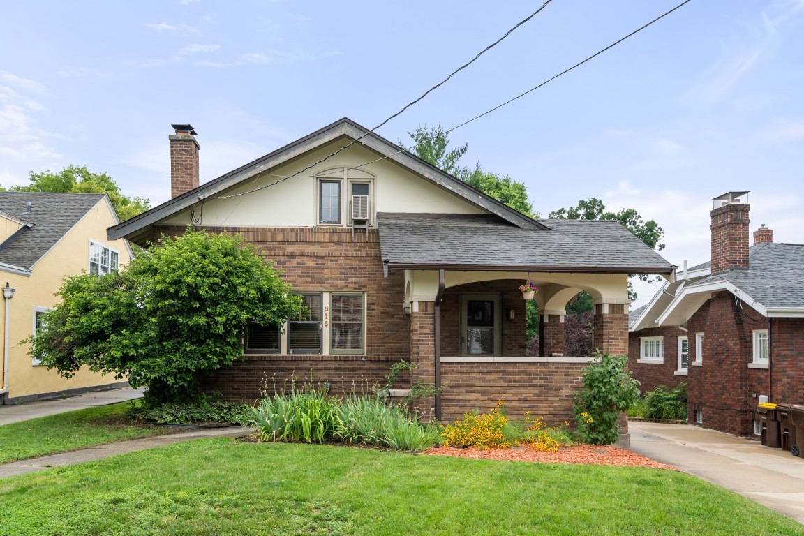 816 PARIS Avenue