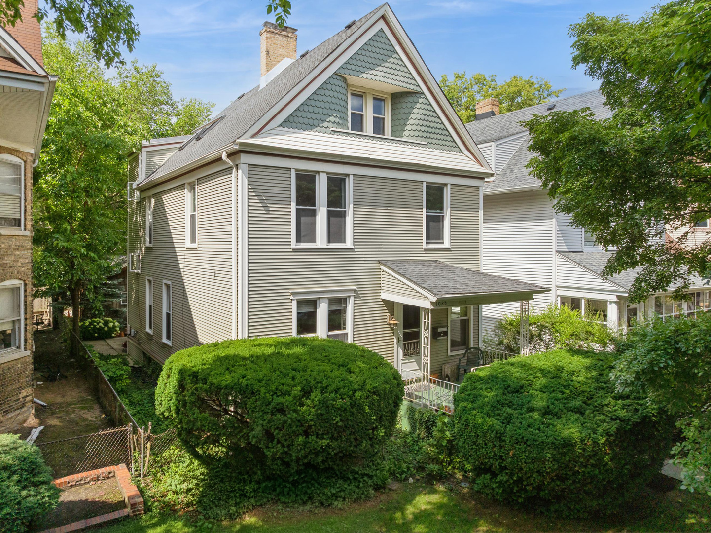 1025 Garnett Place