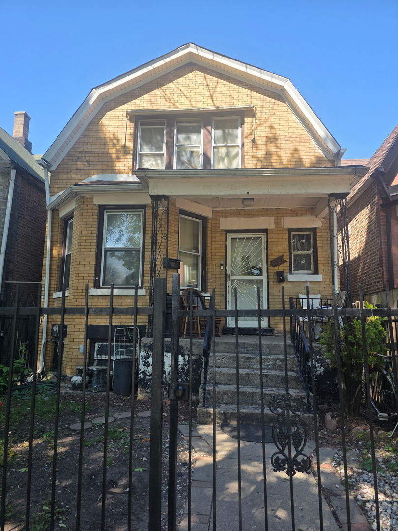 912 Trumbull Avenue