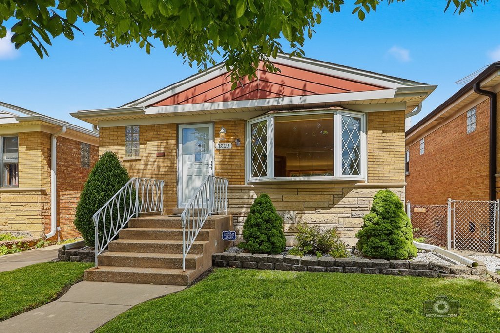 3221 Pioneer Avenue