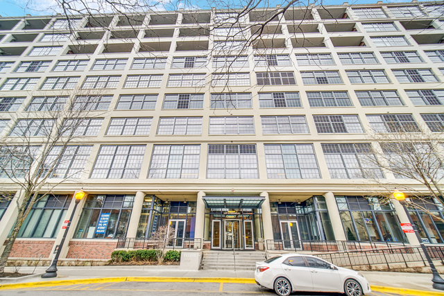 900 KINGSBURY Street