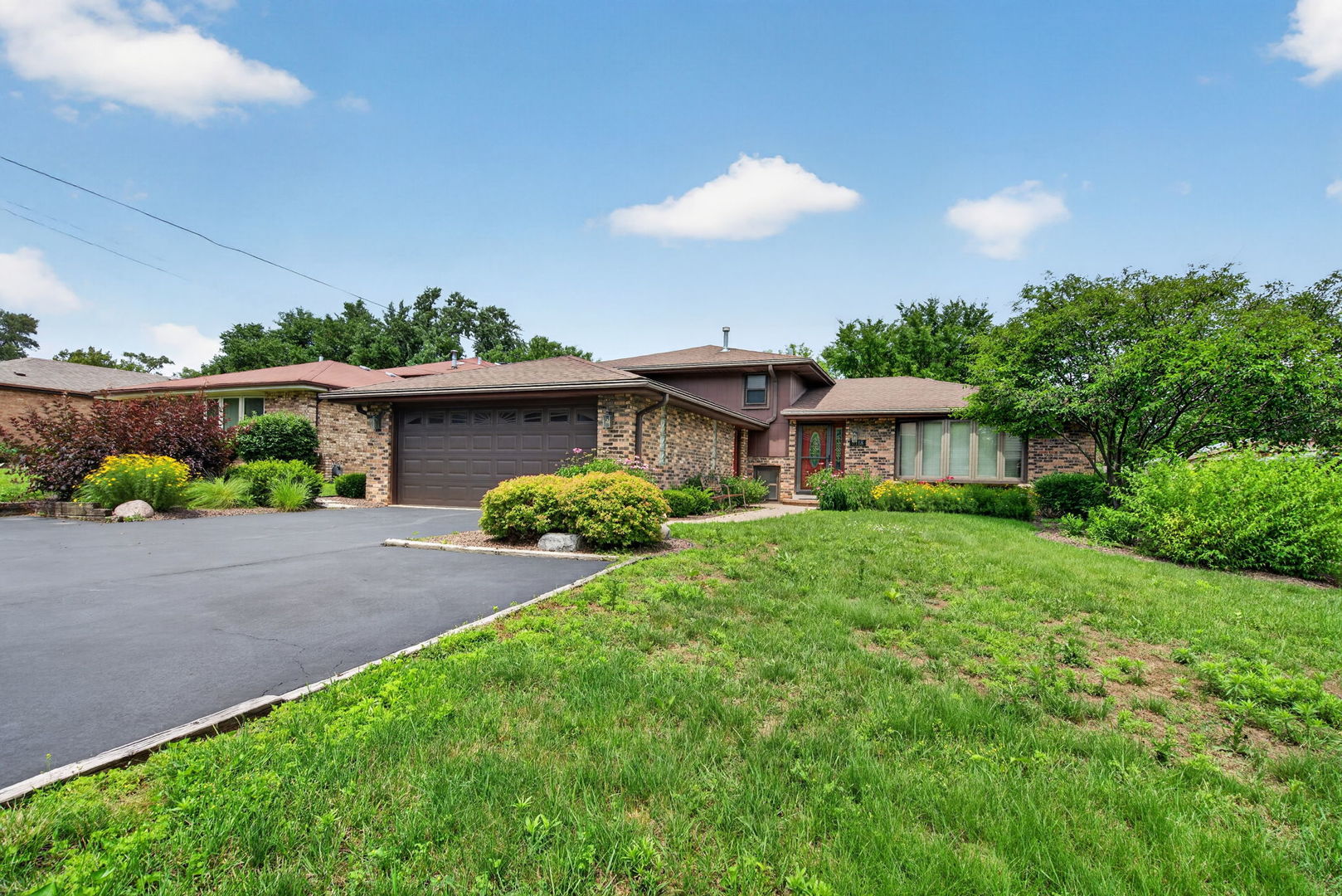 8118 Gladys Lane