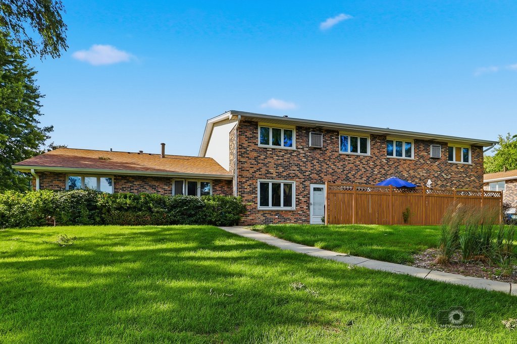 1905 Rosewood Court