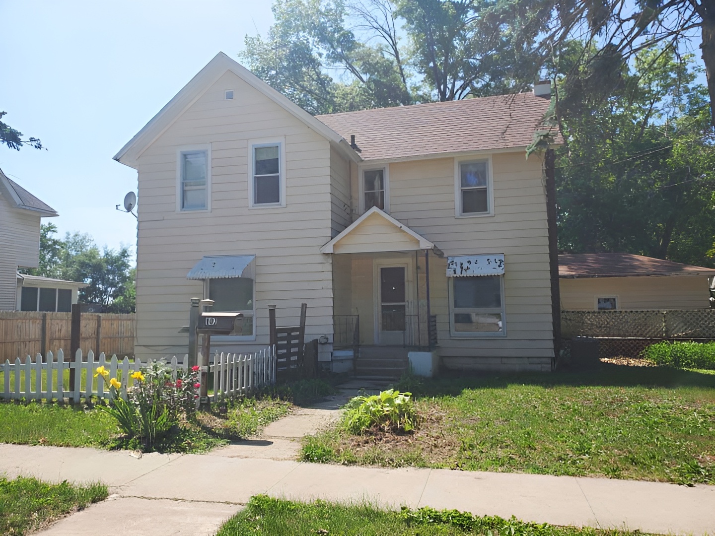 802 Locust Street