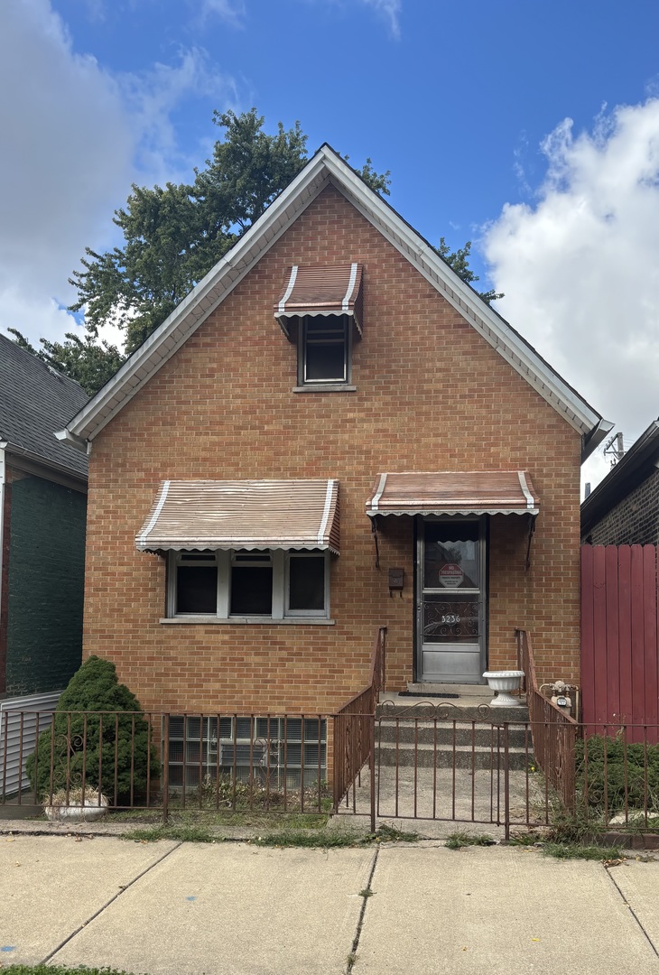 3236 Leavitt Street