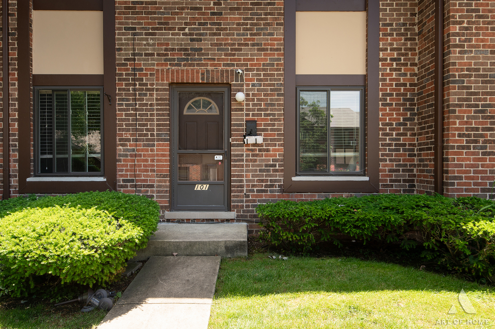 18W101 Standish Lane