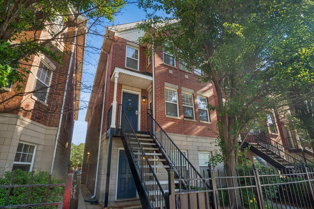 667 DIVISION Street