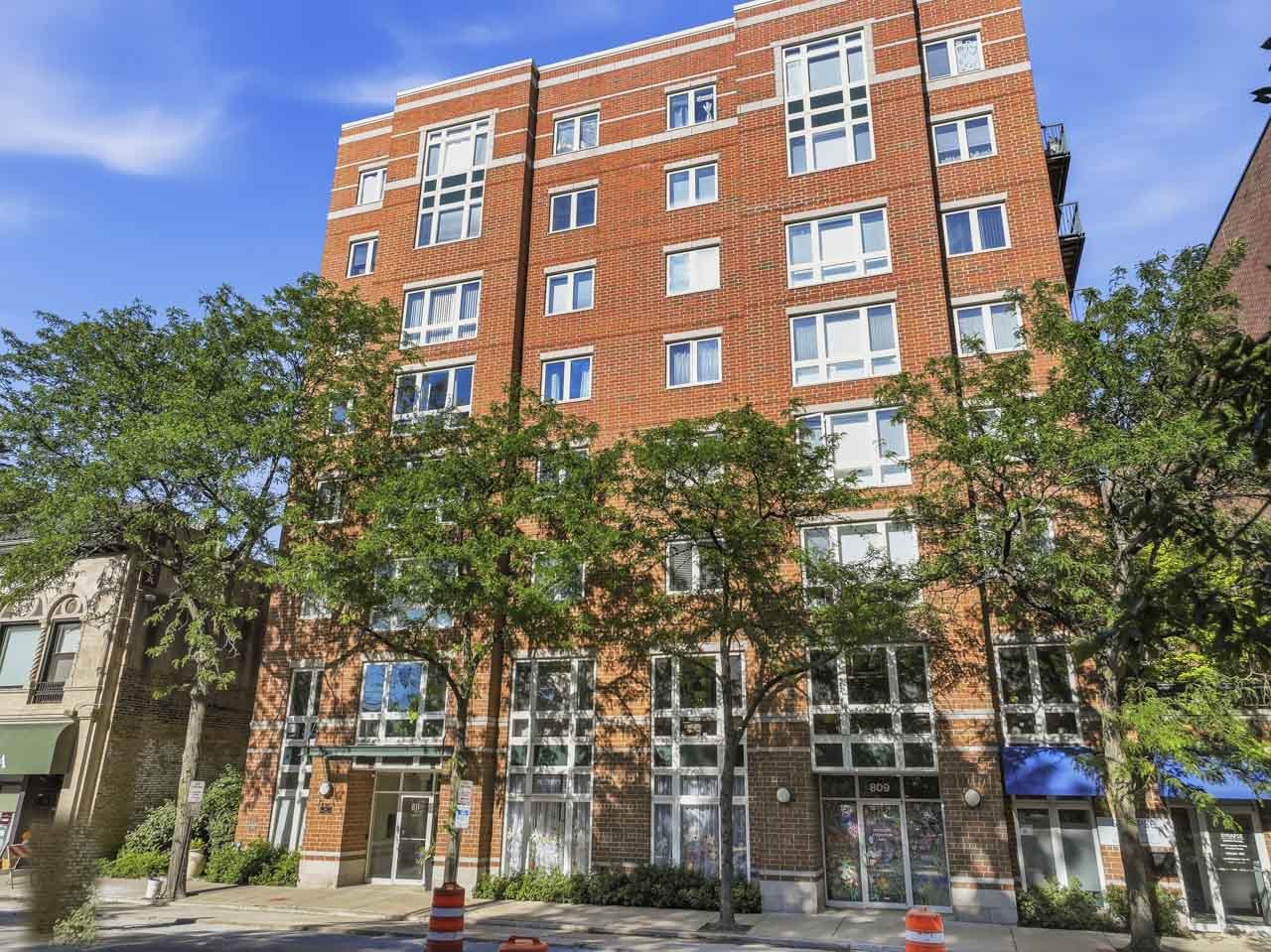 811 Chicago Avenue