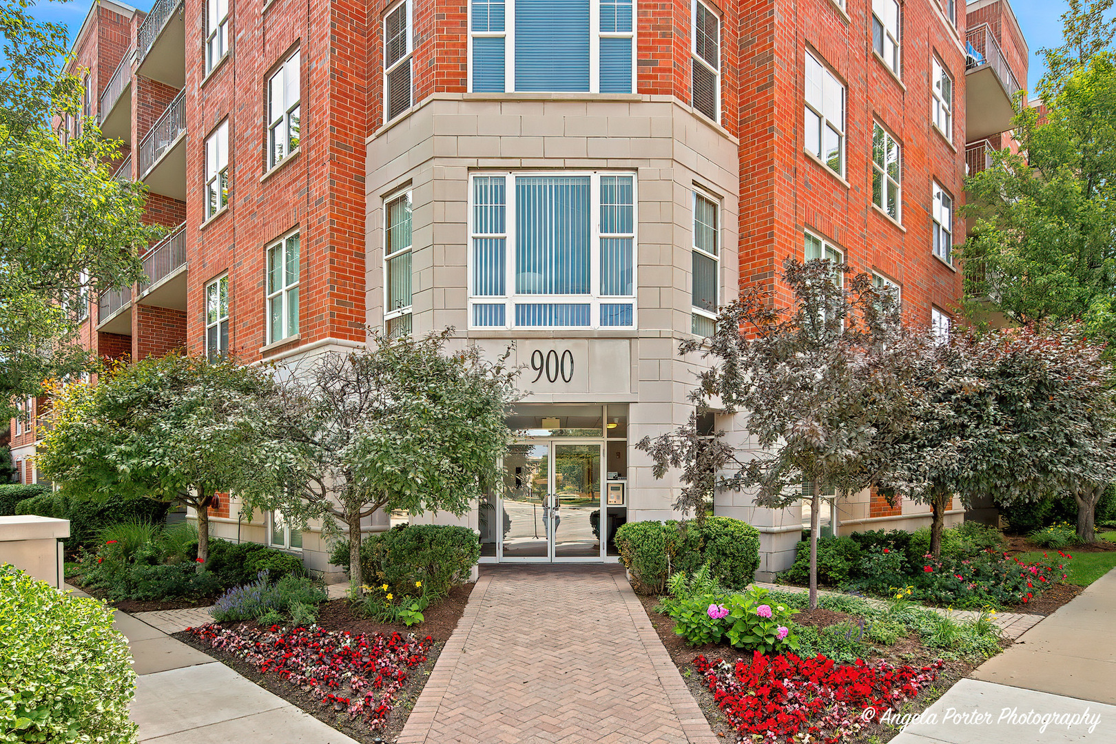 900 Lee Street