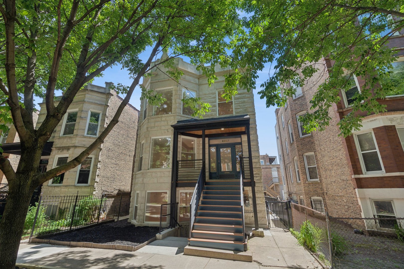 2647 Walton Street
