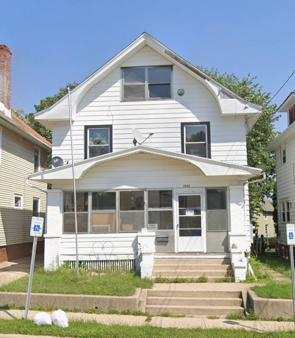 1027 Ridge Avenue