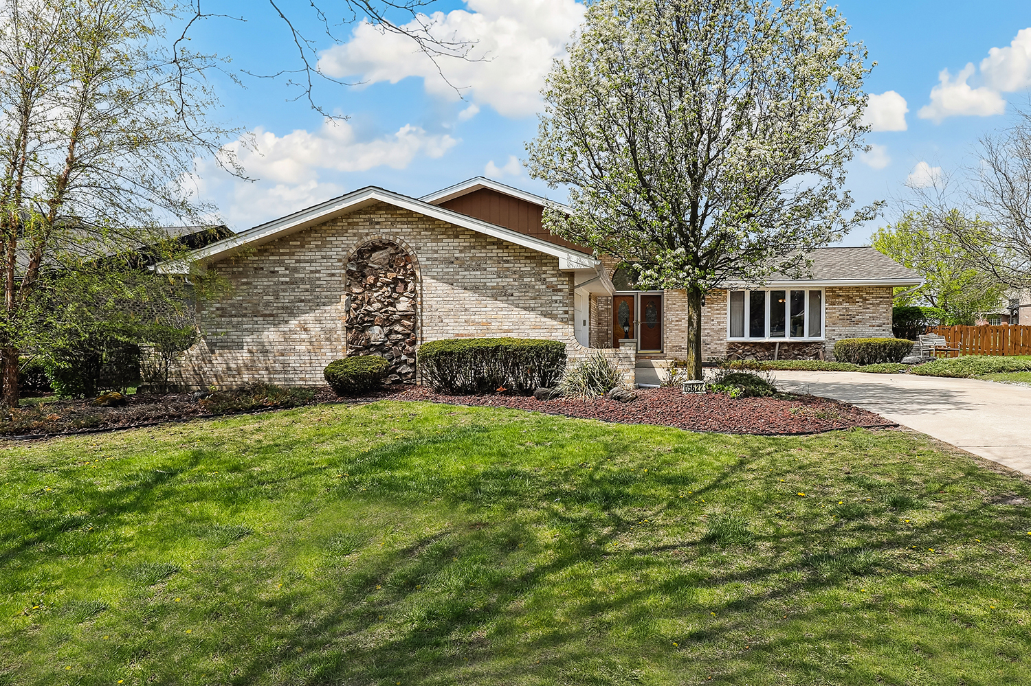 15622 Trailside Drive