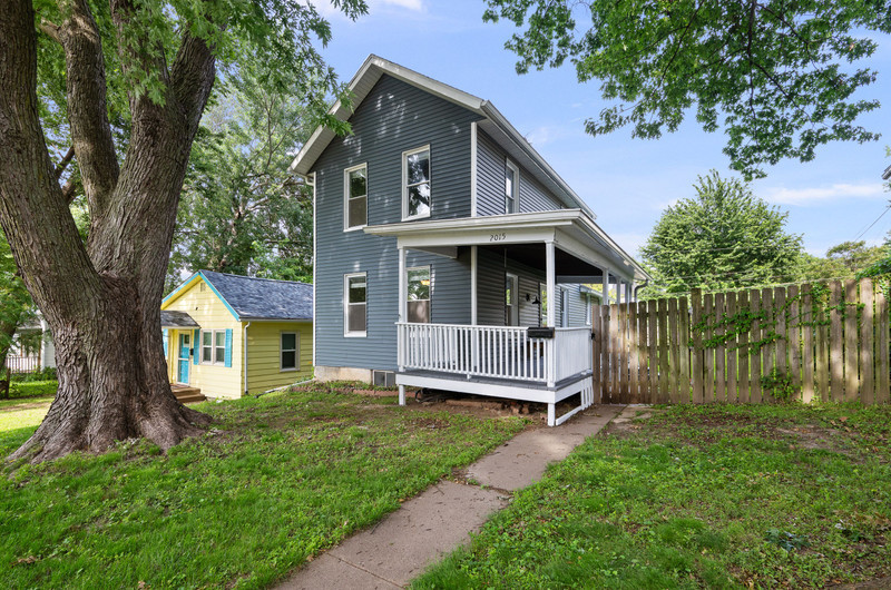 2015 Leclaire Street