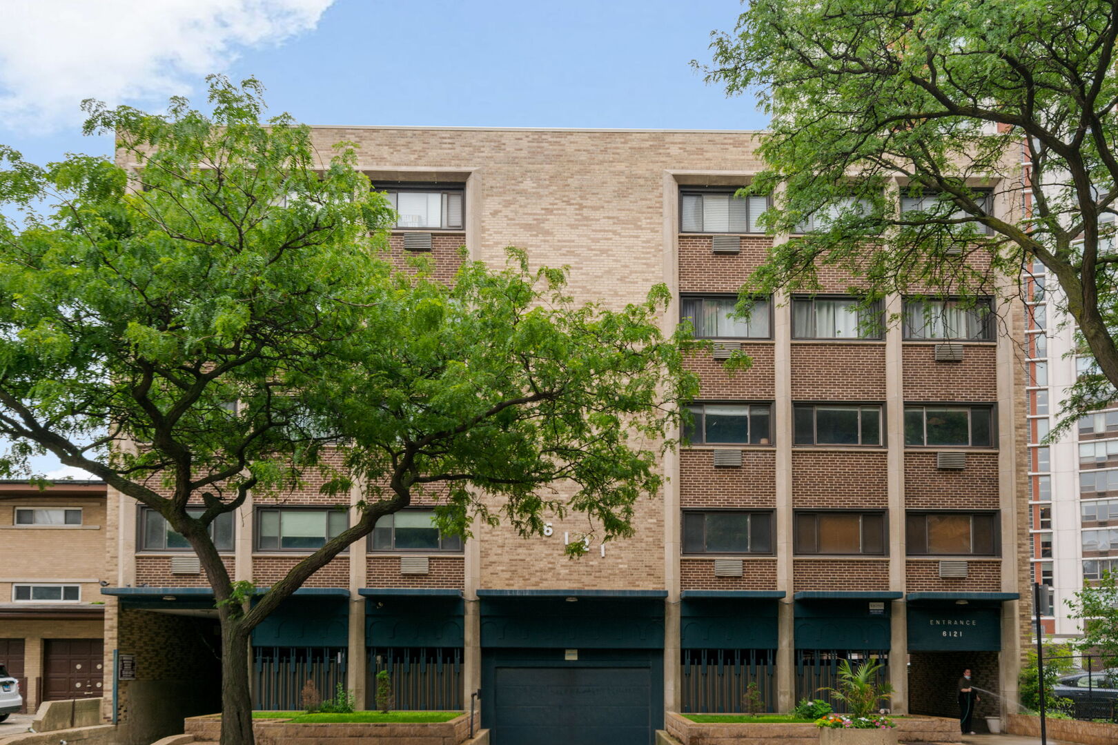 6121 Sheridan Road