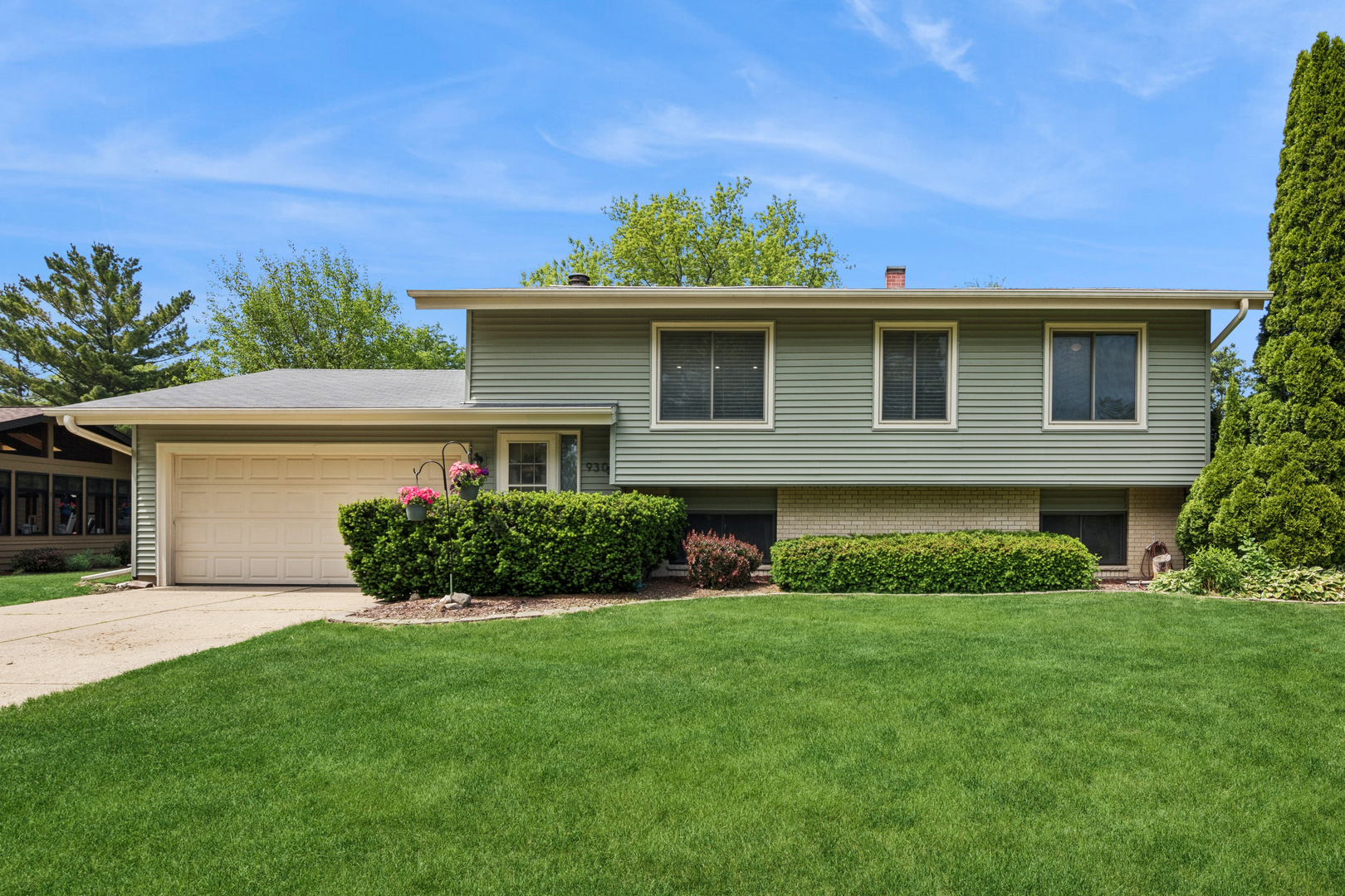 930 Camelot Drive