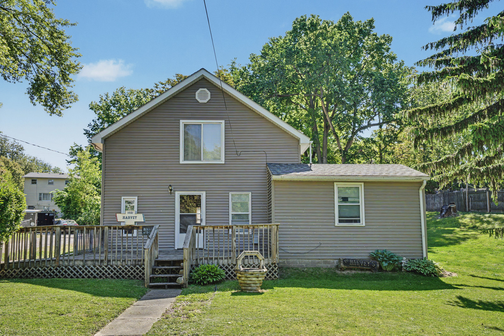 1021 Oneida Avenue