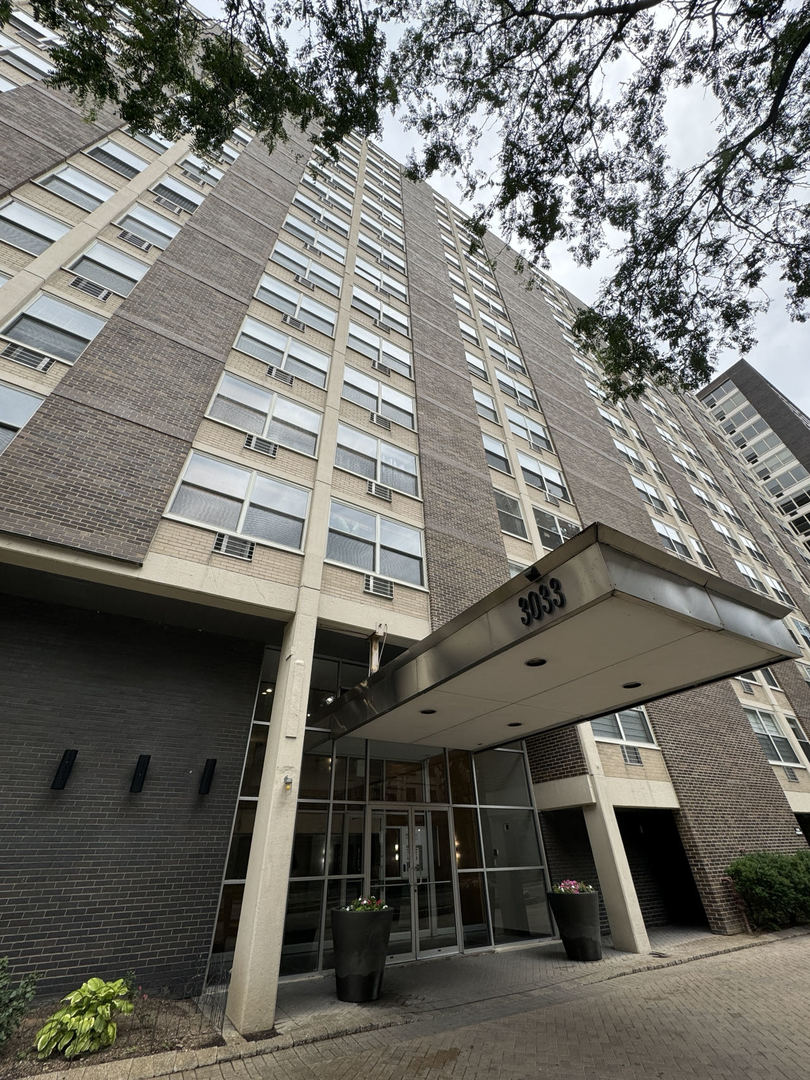 3033 SHERIDAN Road