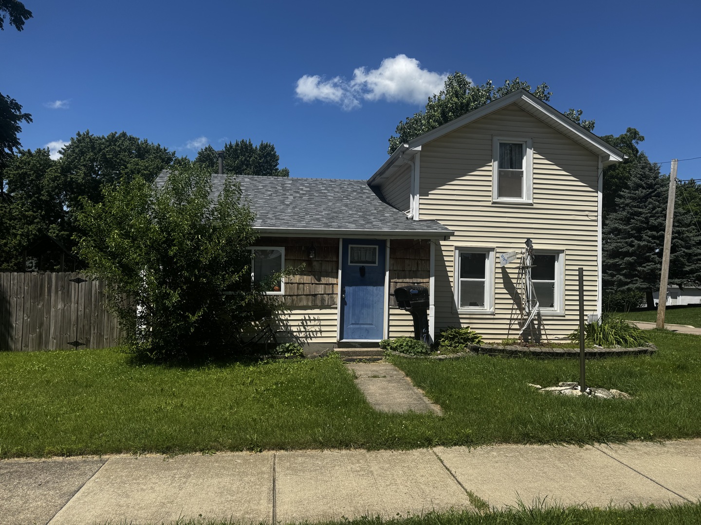 627 VAN BUREN Street