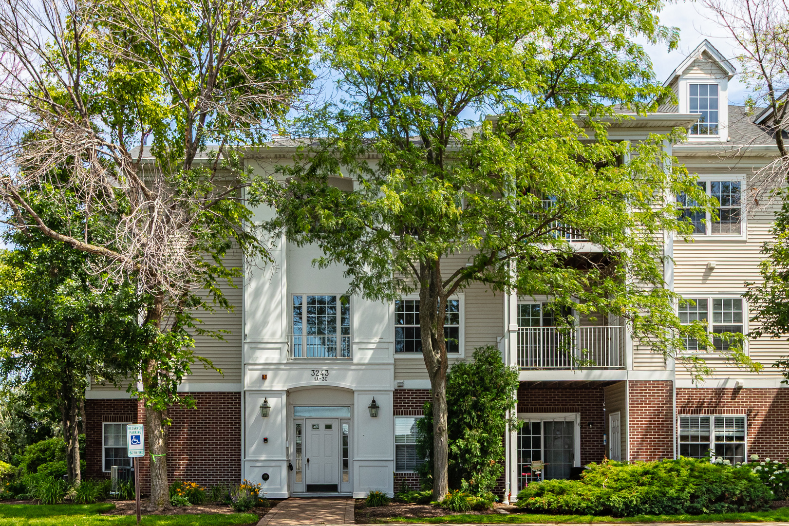 3243 Stratford Court
