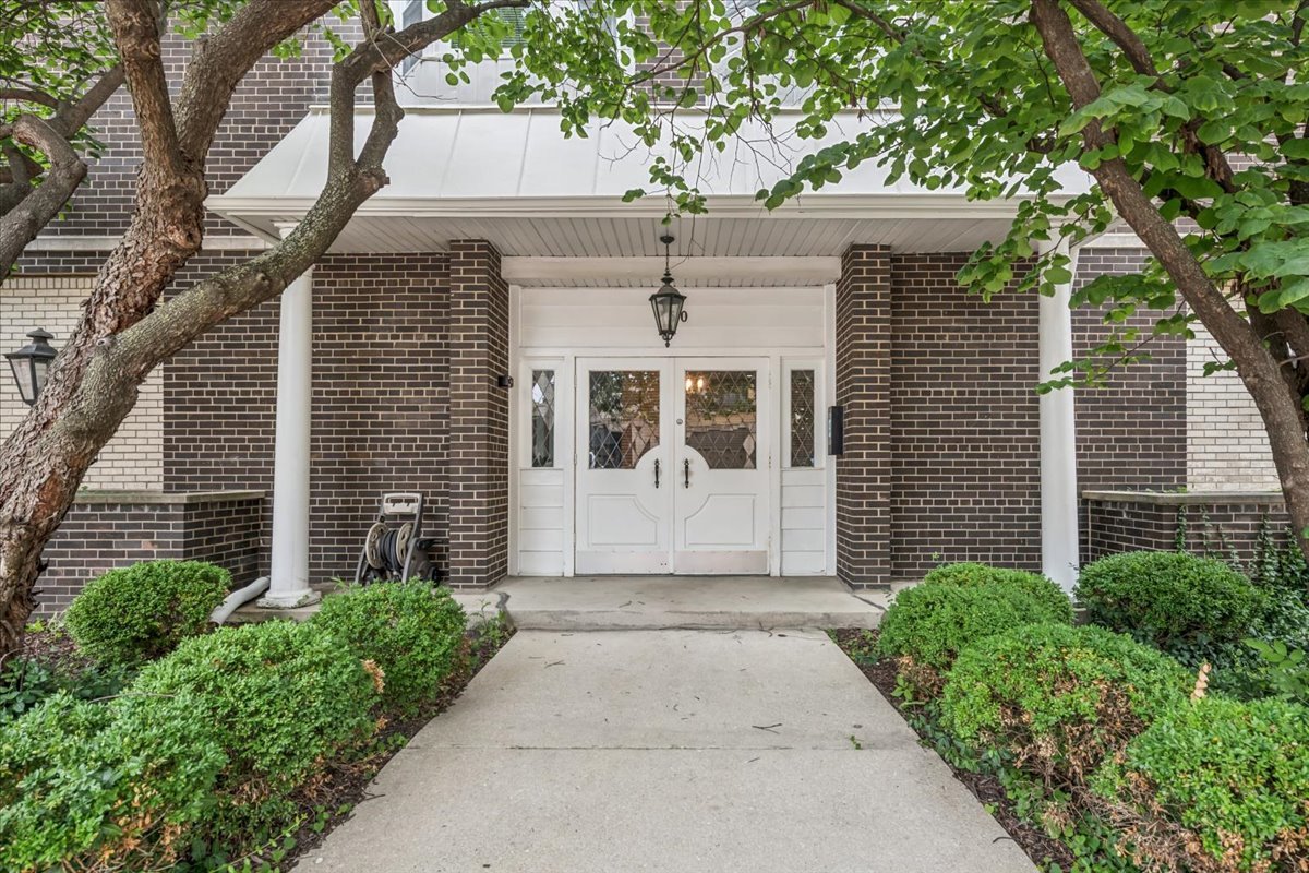 150 Oak Park Avenue