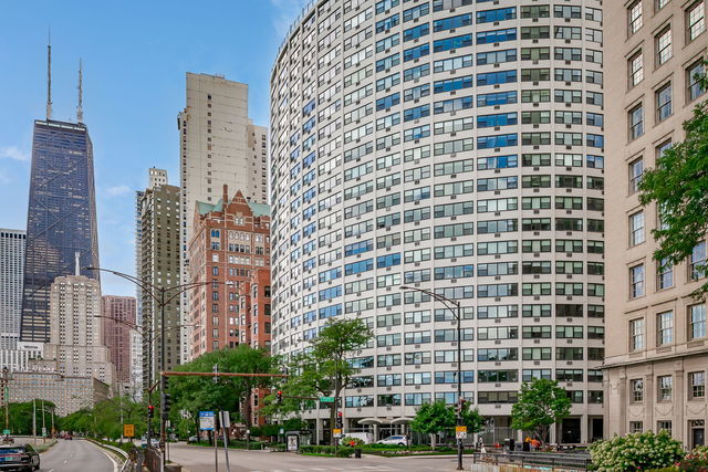 1150 Lake Shore Drive