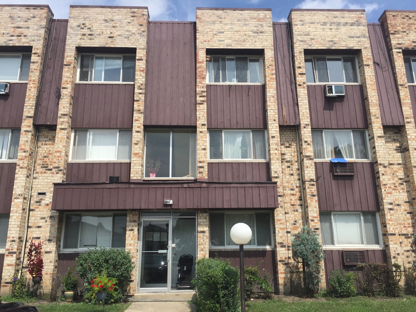 8667 1/2 FOSTER Avenue