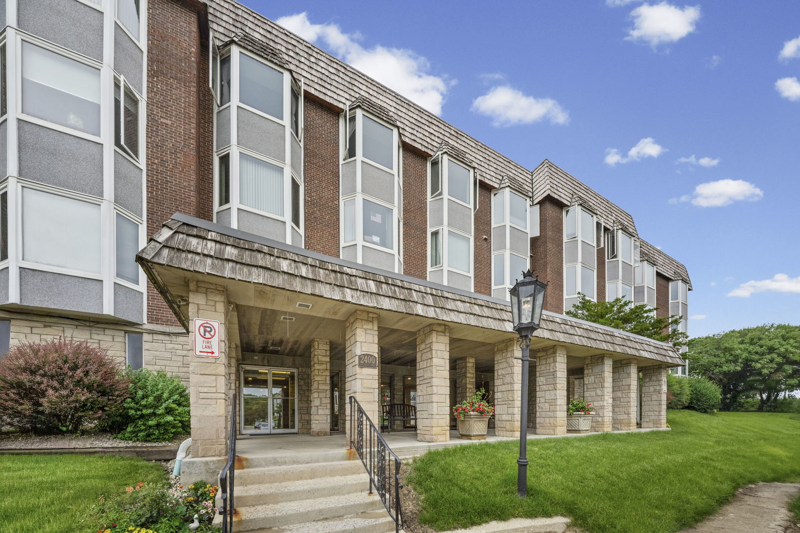 2400 Archbury Drive