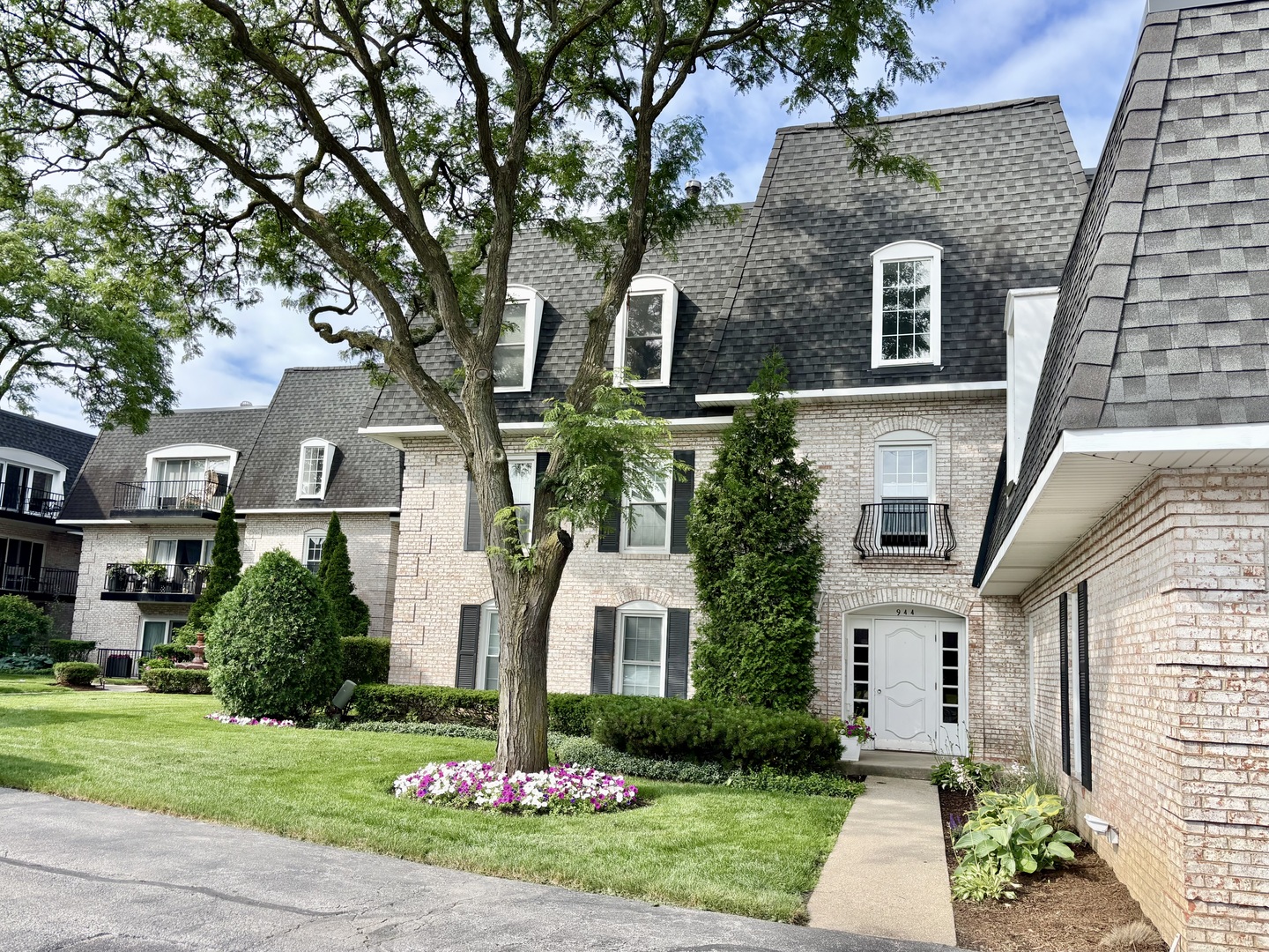 944 Northwest Highway
