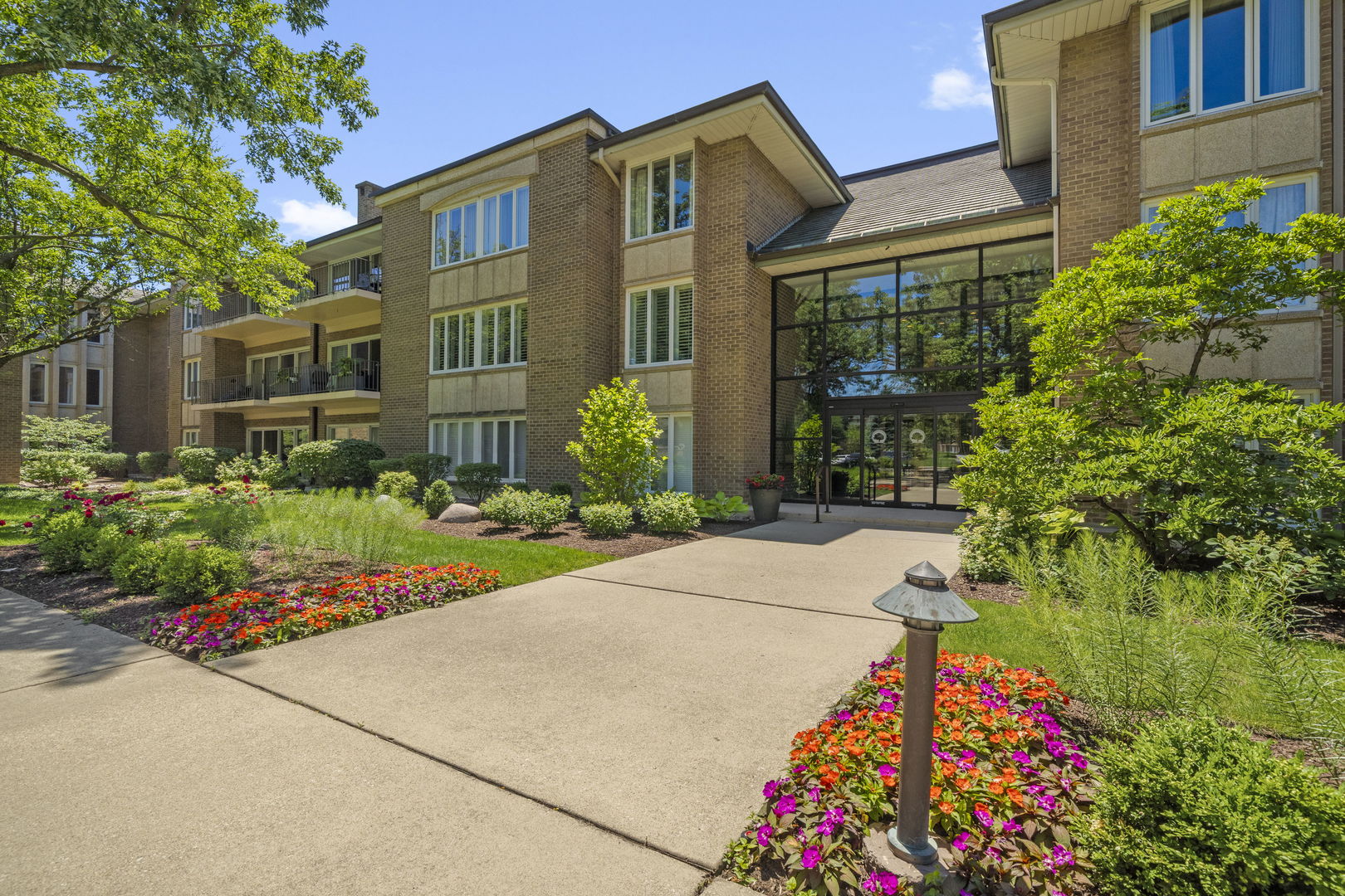 2 Oak Brook Club Drive