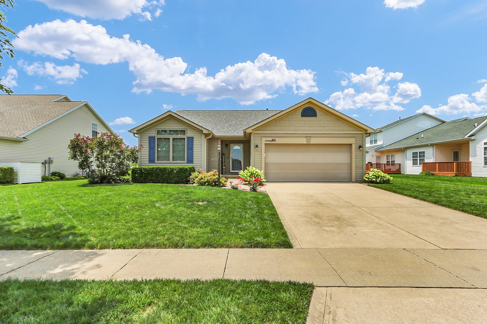905 BLUEGRASS Lane