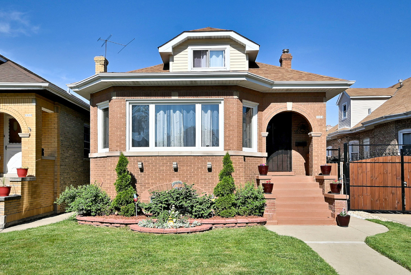 2924 LINDER Avenue