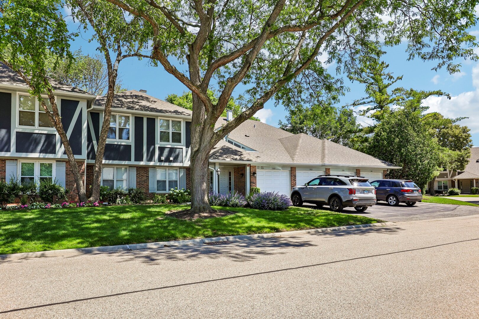 1307 Cromwell Court