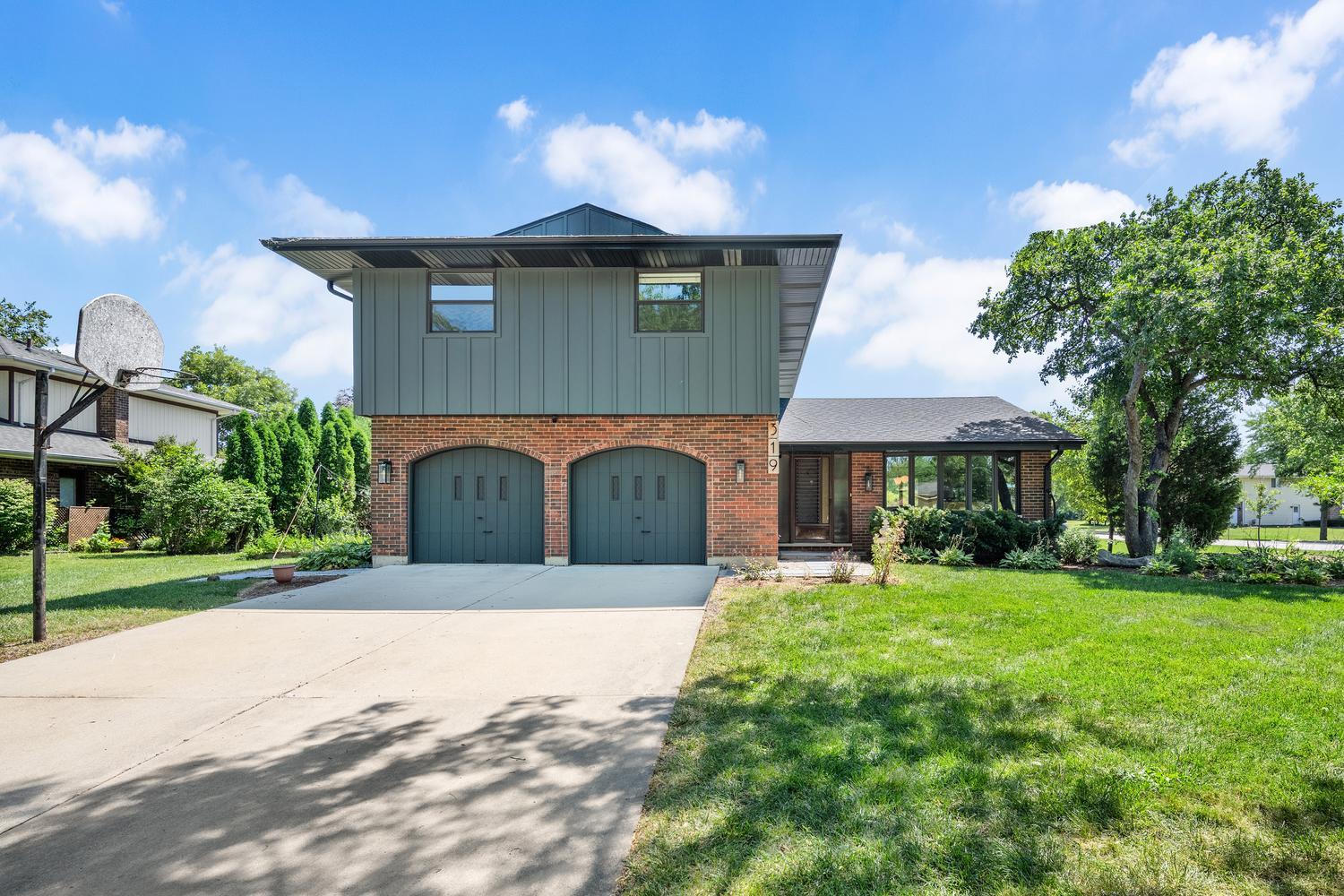 319 Mendon Lane