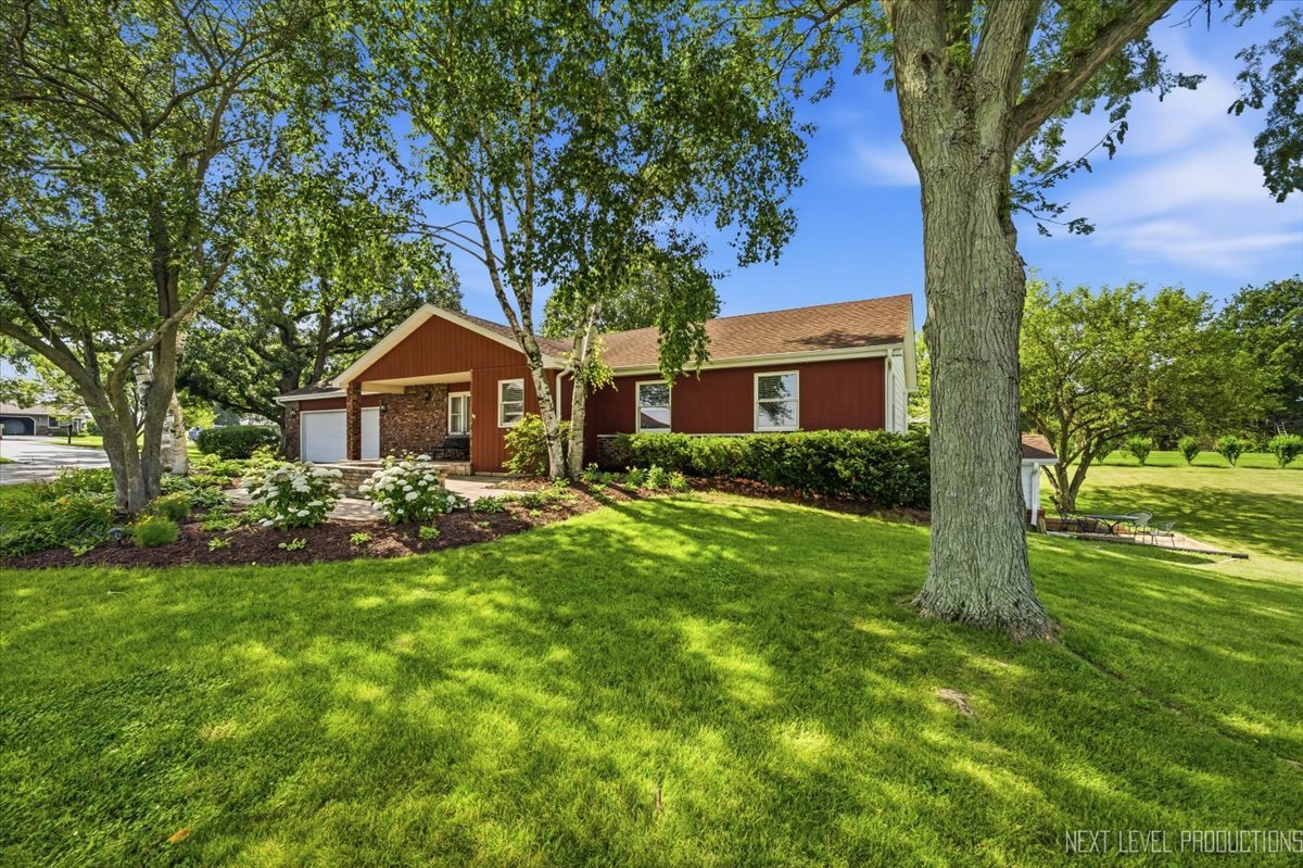 17N228 Oak Grove Drive