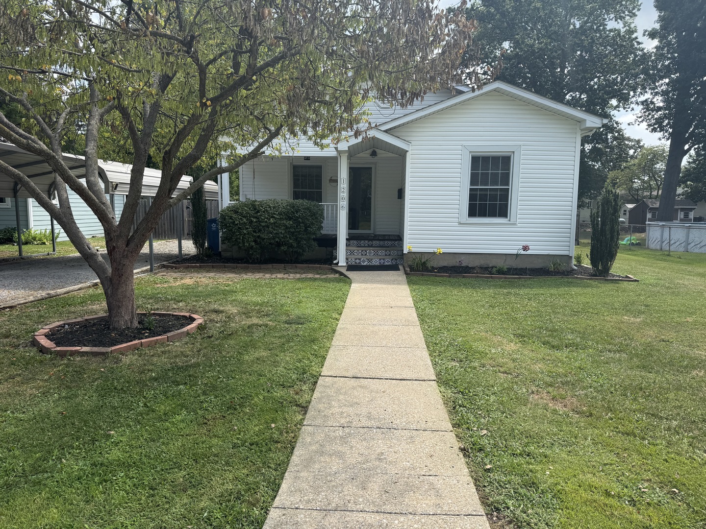 1206 Commercial Street
