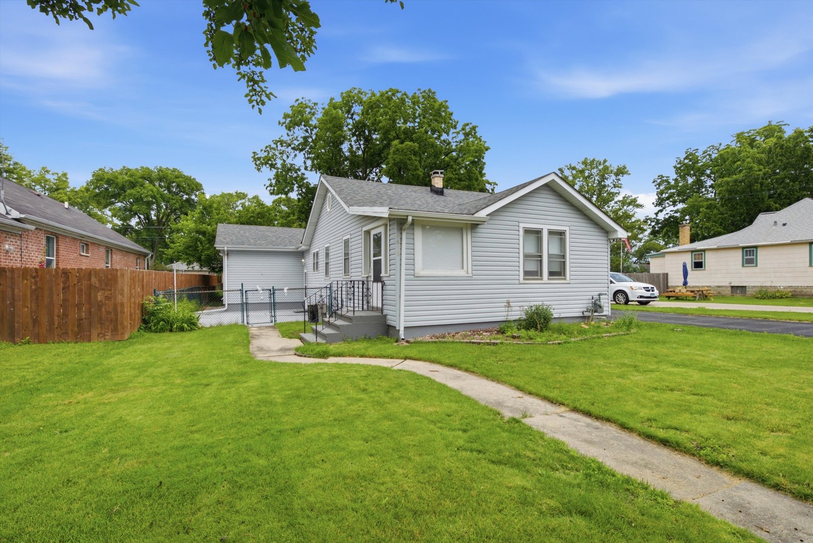 4618 W Lakeshore Drive