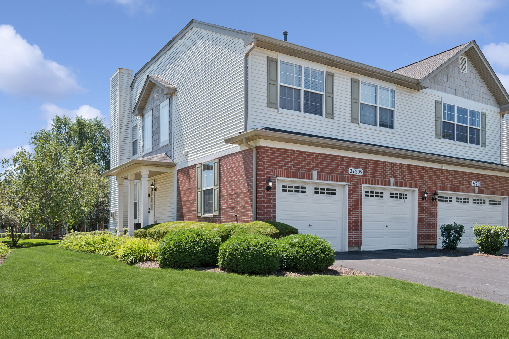 24209 WALNUT Circle