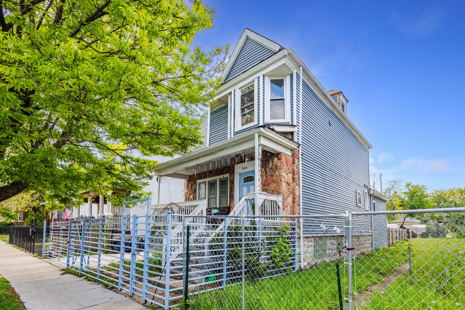 844 Laramie Avenue